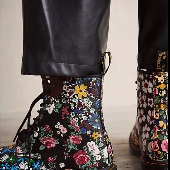 Dr. Martens 1460 Pascal Darcy Floral boots, 90s vibe boot - Picture 4 of 7